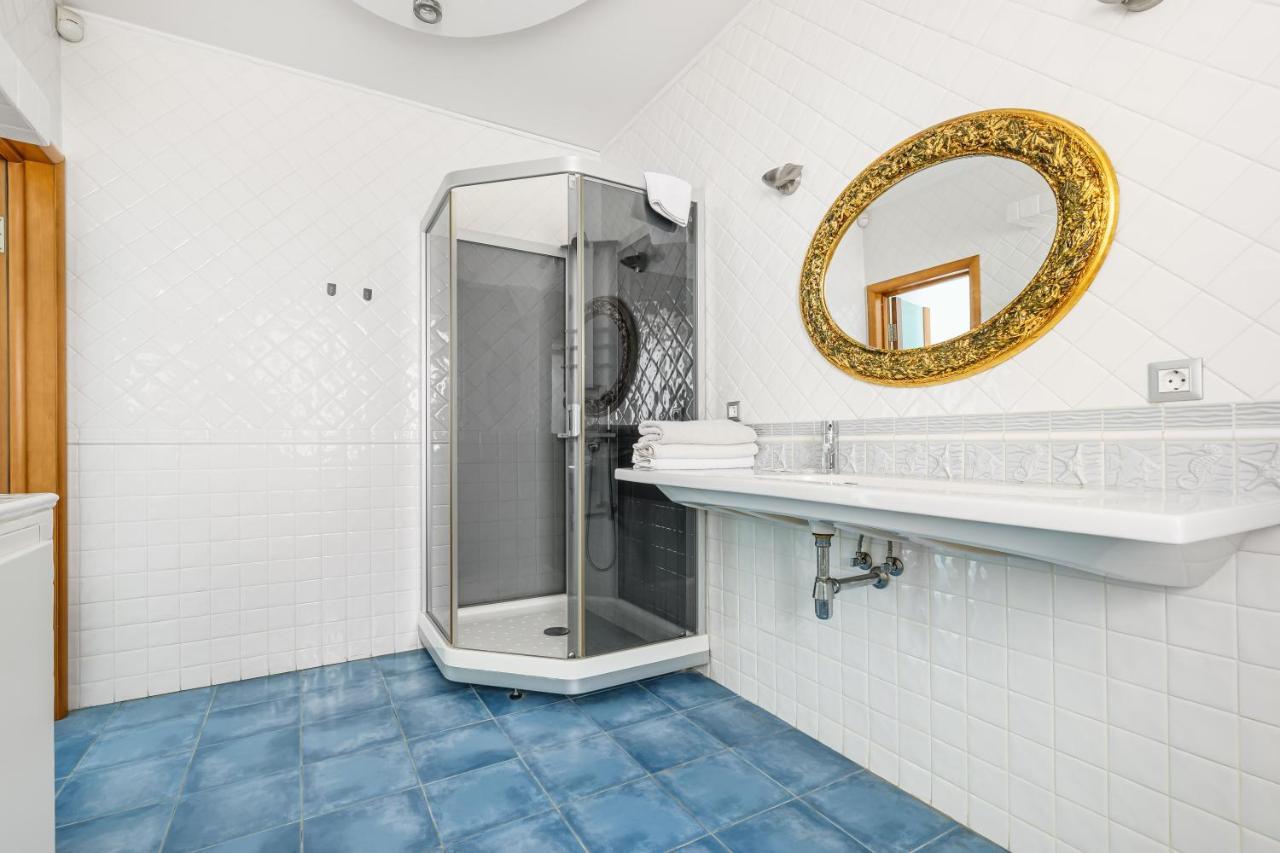Deribasivska Cozy 4-Room Apartment Odessa Exterior foto